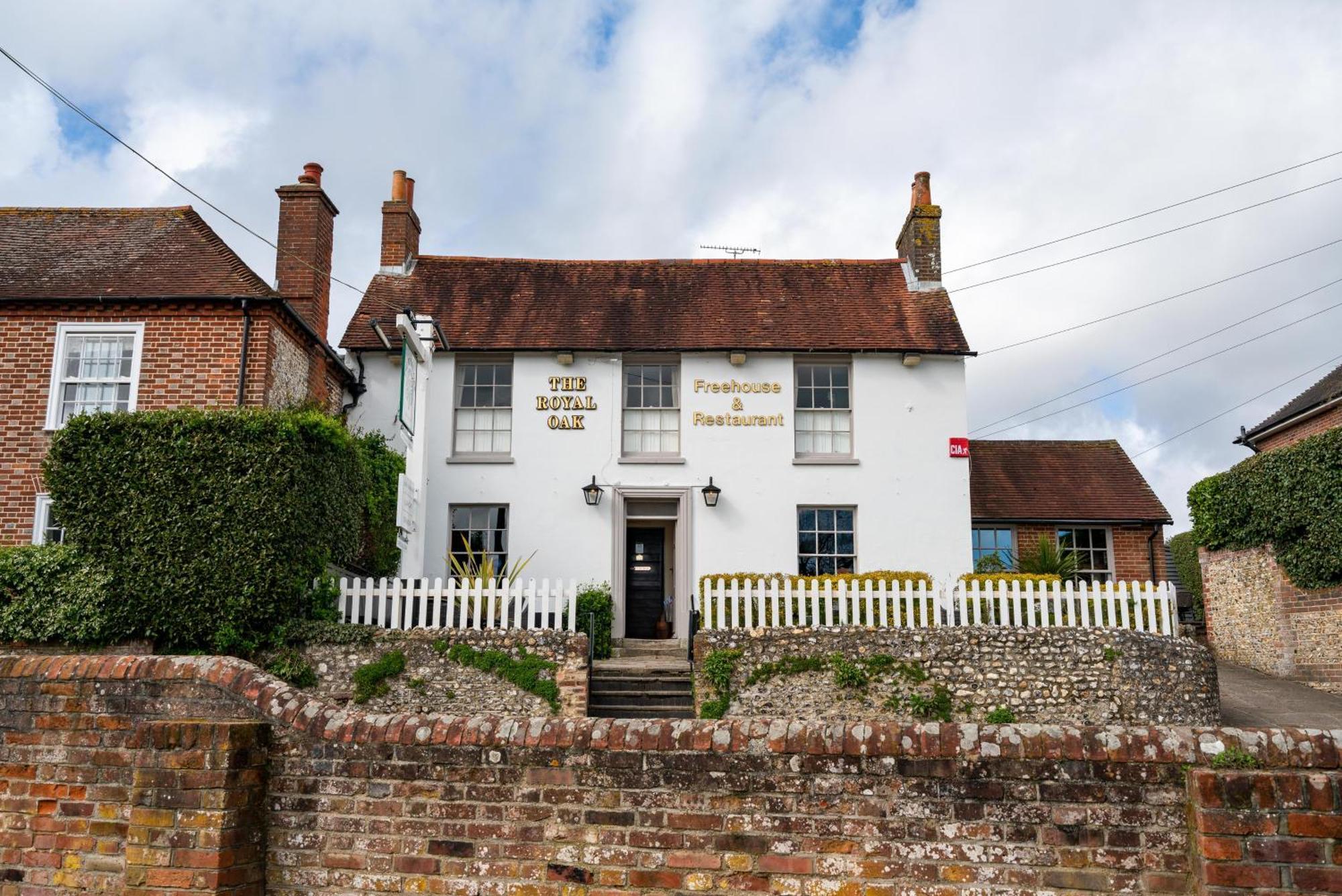 The Royal Oak Inn チチェスター エクステリア 写真