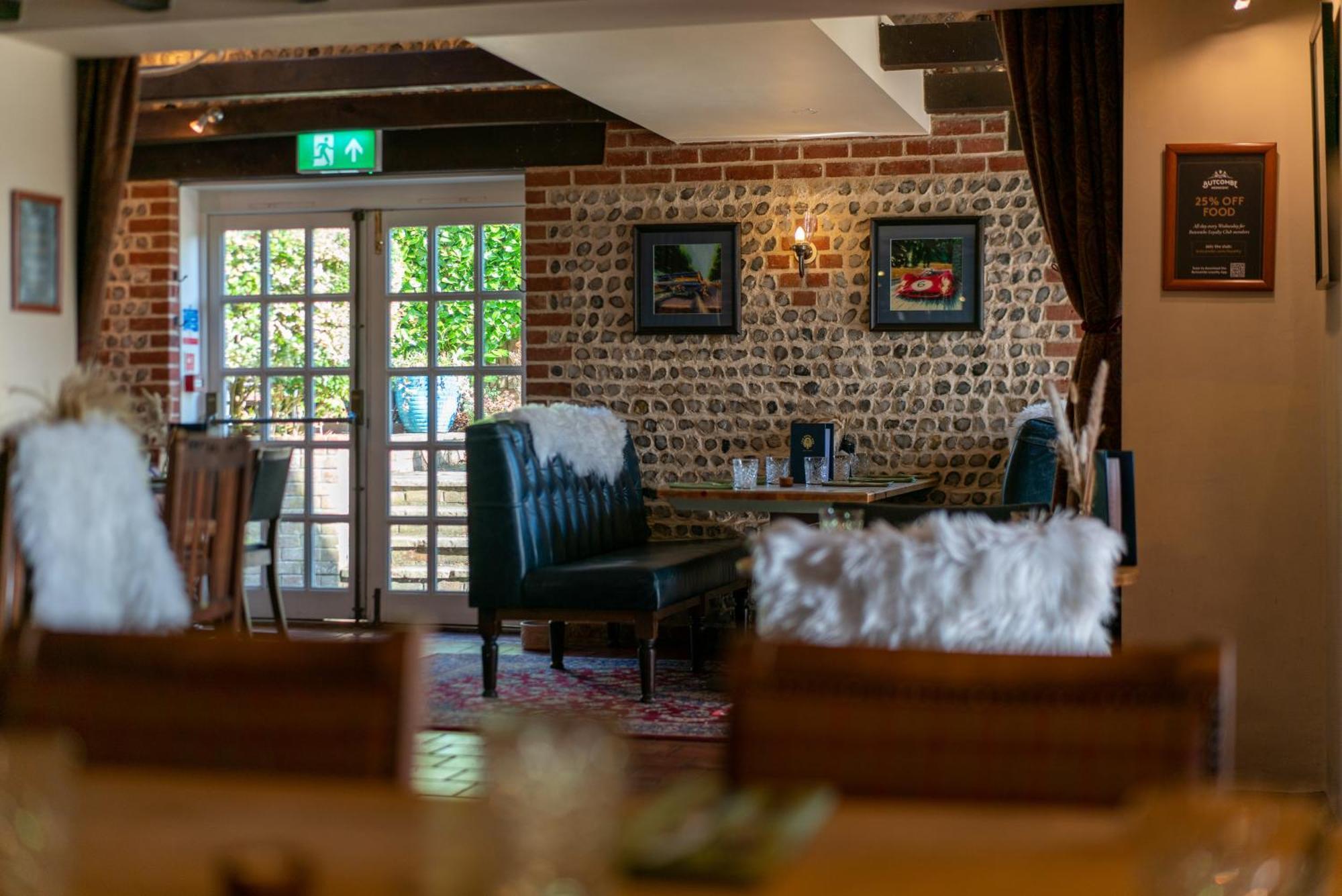 The Royal Oak Inn チチェスター エクステリア 写真