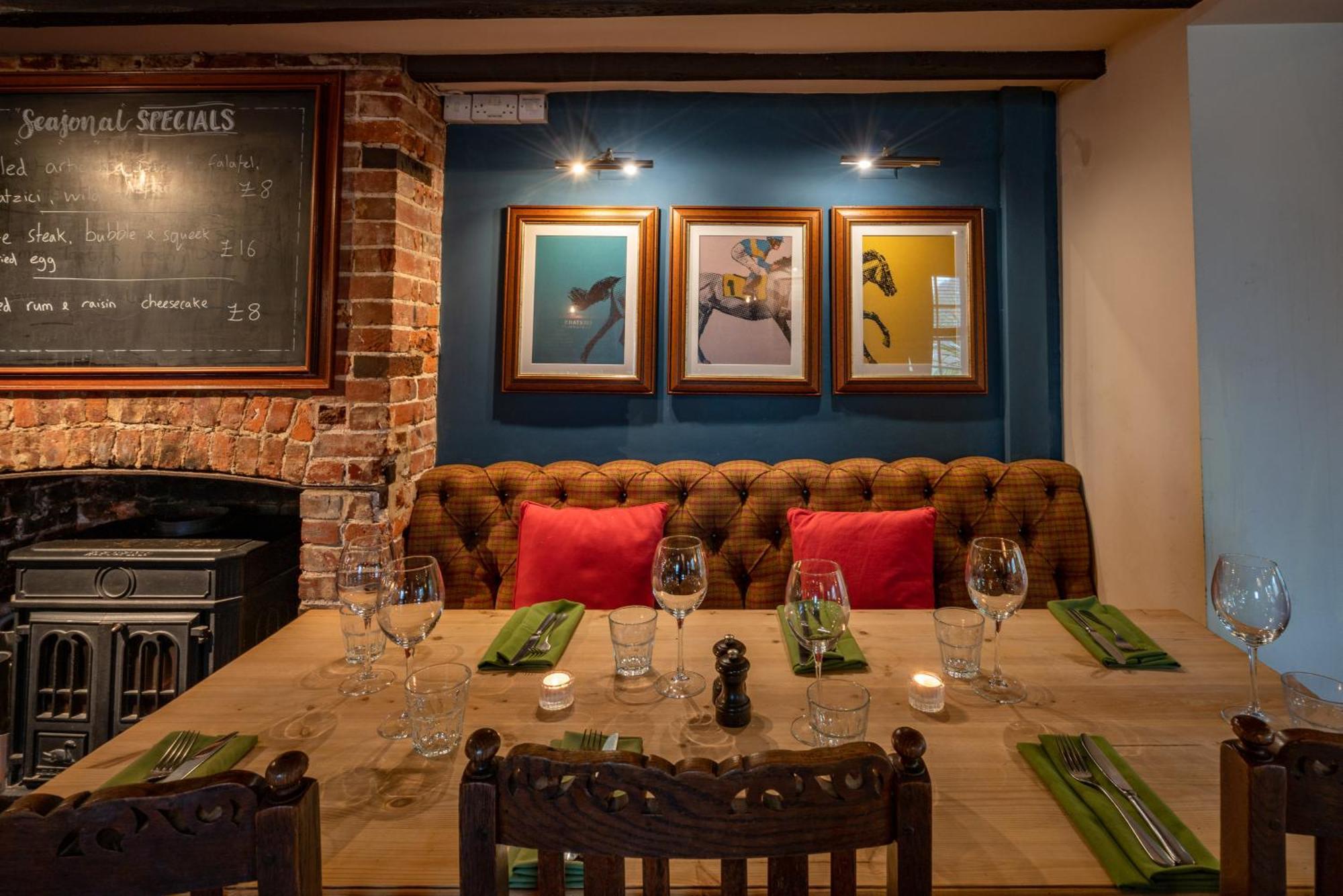 The Royal Oak Inn チチェスター エクステリア 写真
