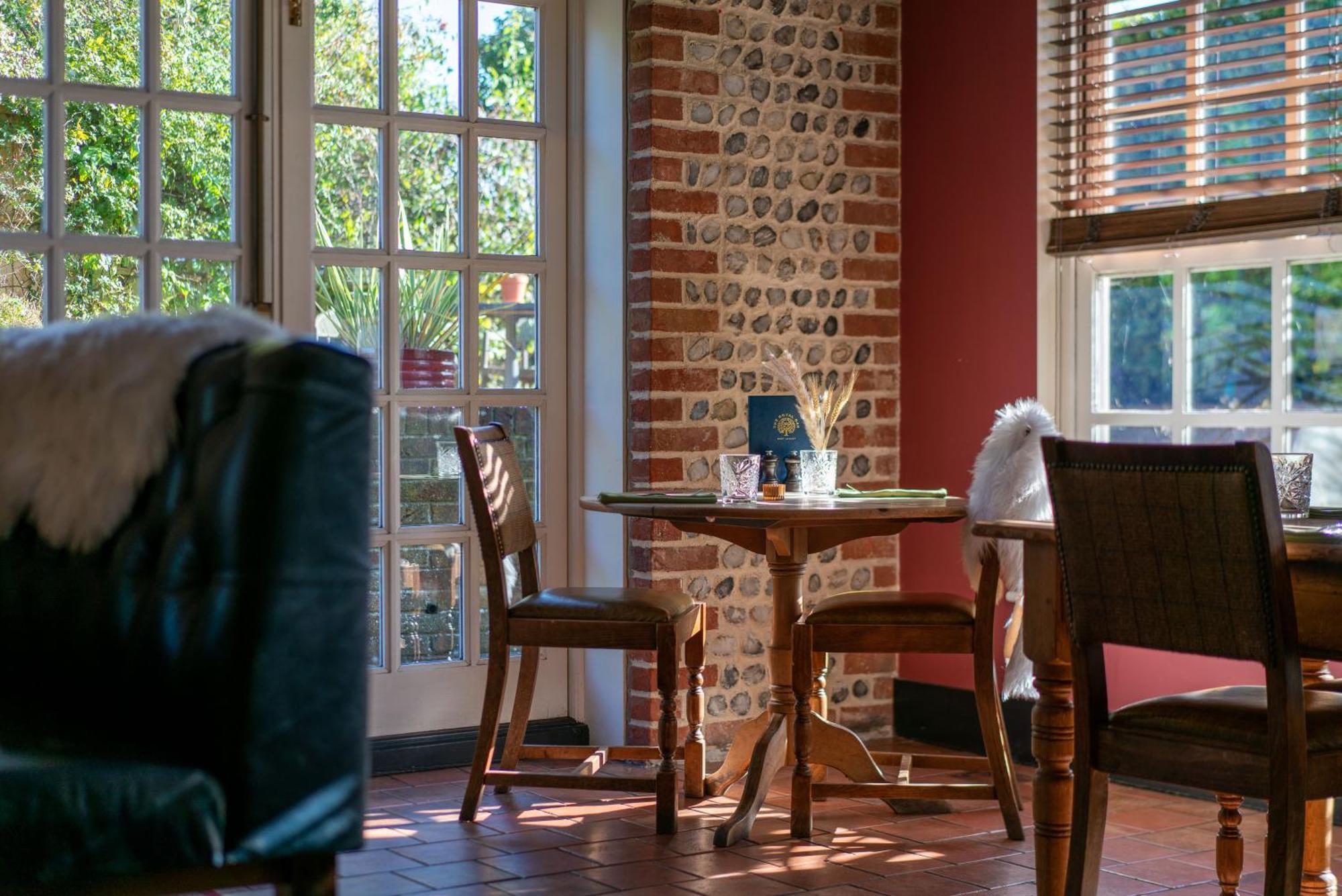 The Royal Oak Inn チチェスター エクステリア 写真