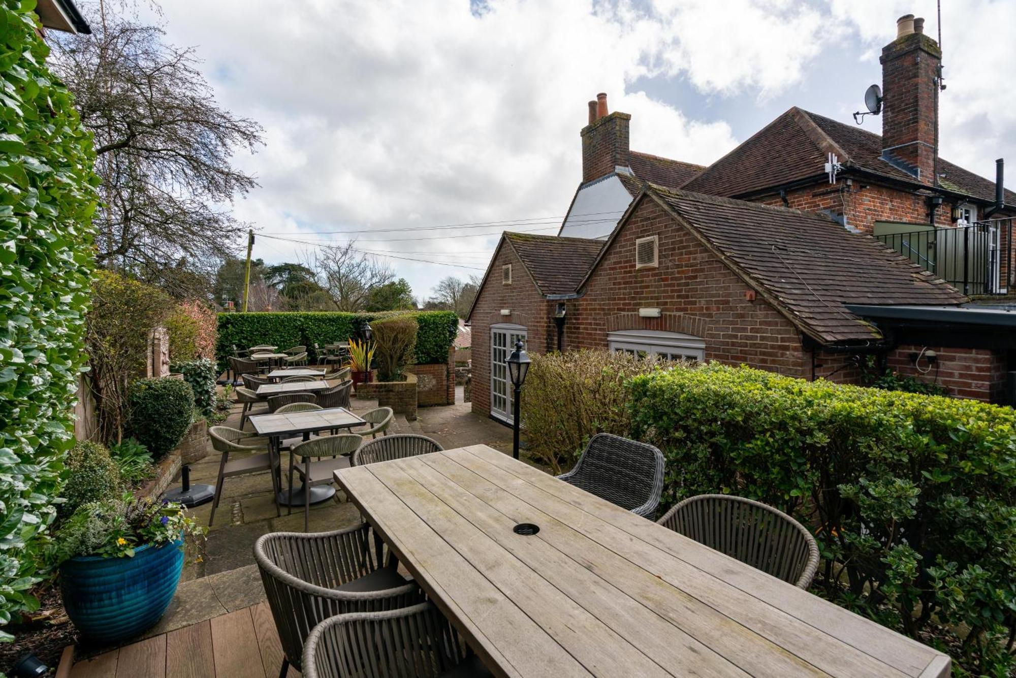 The Royal Oak Inn チチェスター エクステリア 写真