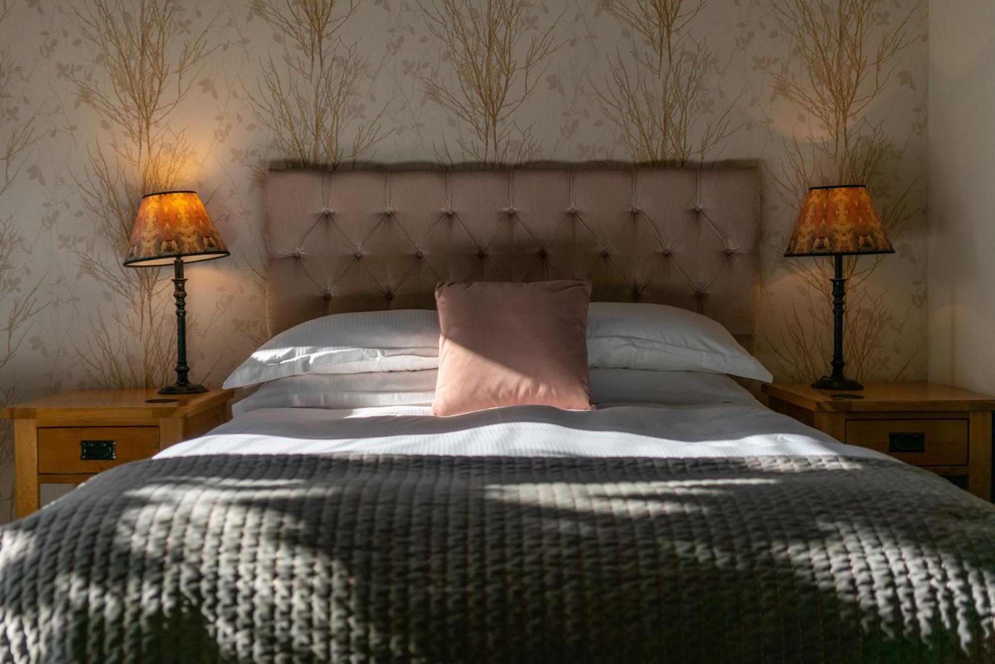 The Royal Oak Inn チチェスター エクステリア 写真