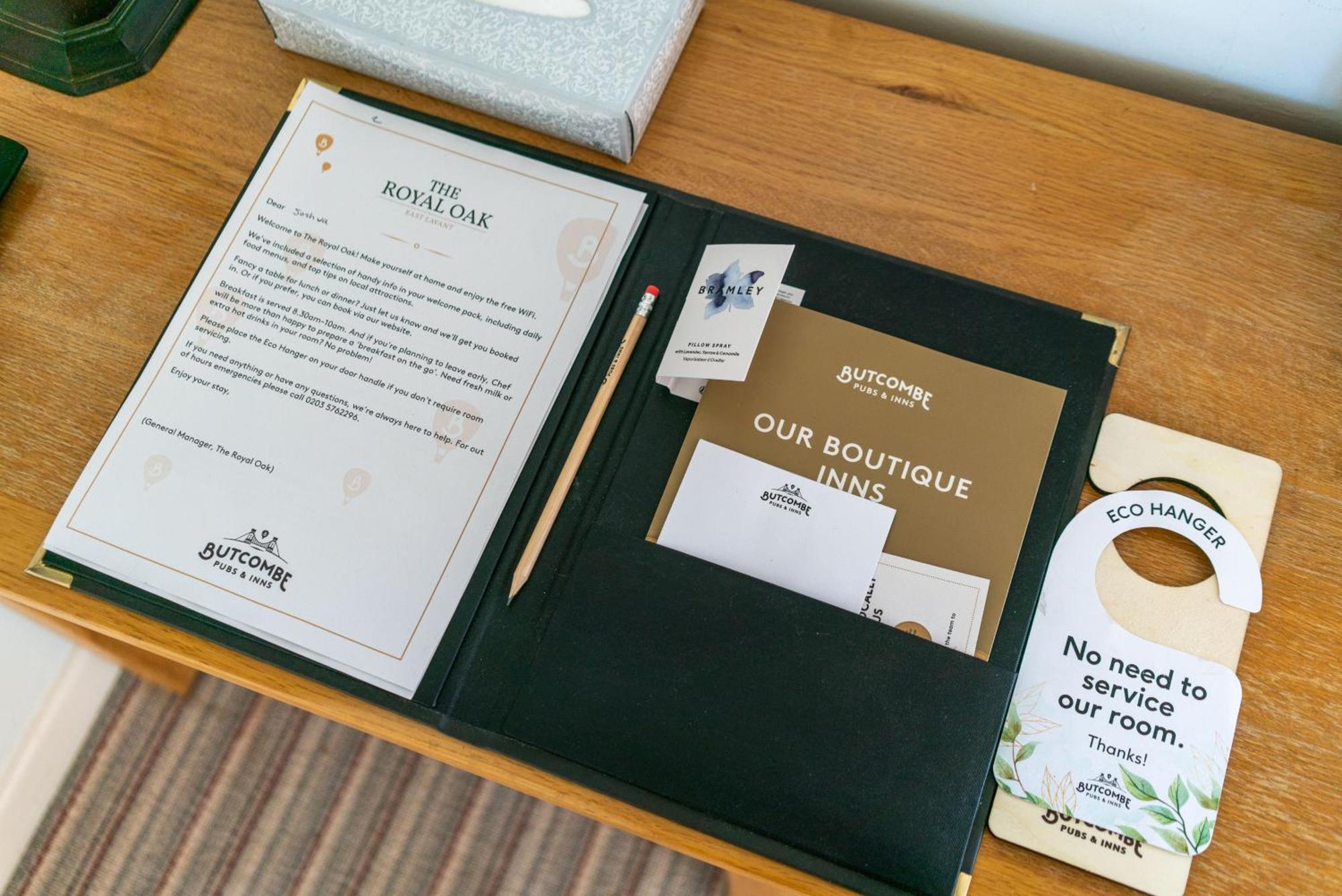 The Royal Oak Inn チチェスター エクステリア 写真