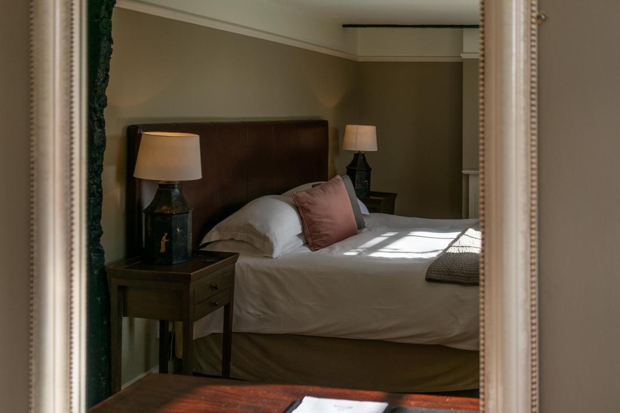 The Royal Oak Inn チチェスター エクステリア 写真