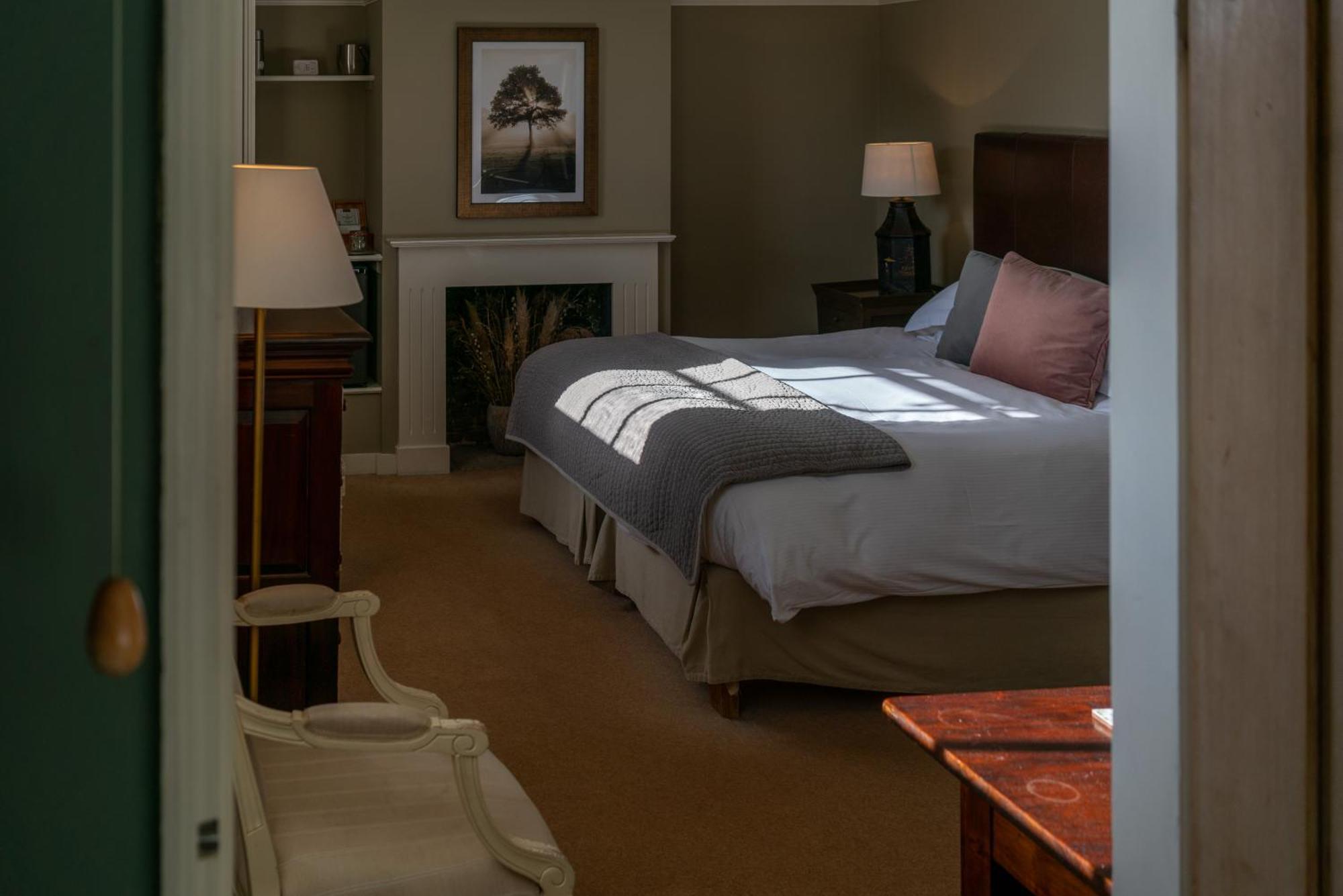 The Royal Oak Inn チチェスター エクステリア 写真