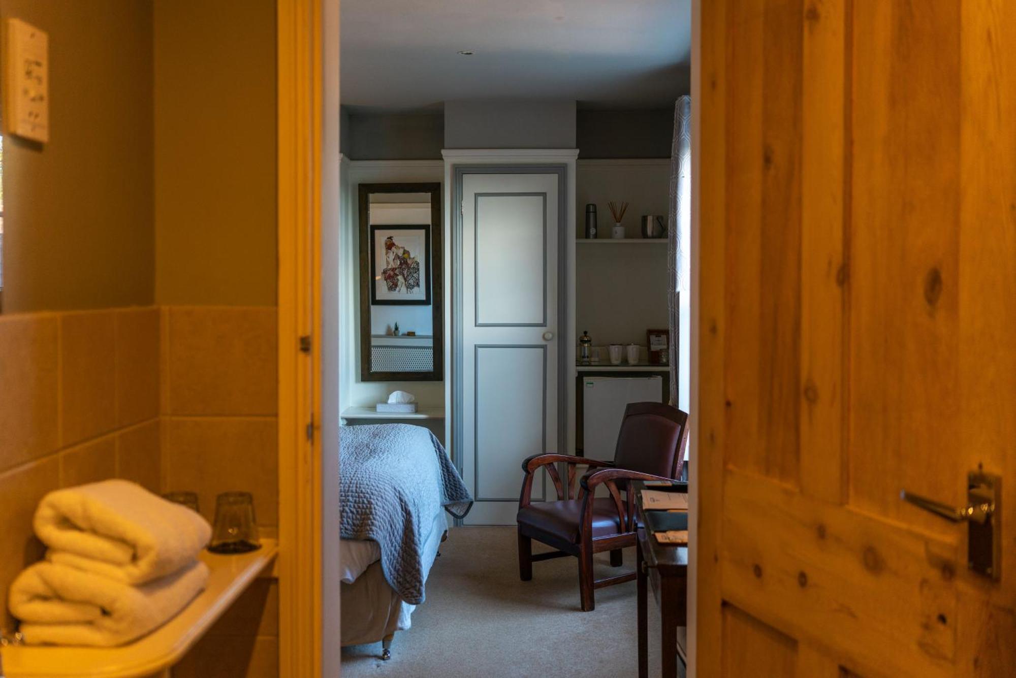 The Royal Oak Inn チチェスター エクステリア 写真